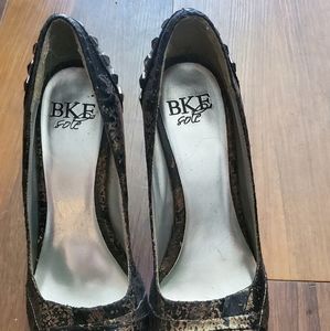 Womens BKE heels size 8